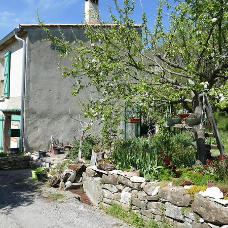 Les Bois Rouges Bed & Breakfast La Rochegiron Exterior photo