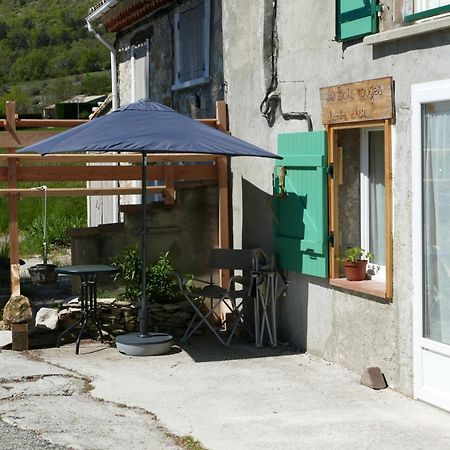 Les Bois Rouges Bed & Breakfast La Rochegiron Exterior photo